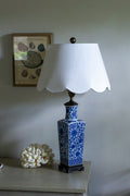 Vintage chinoiserie style lamp