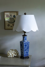 Vintage chinoiserie style lamp