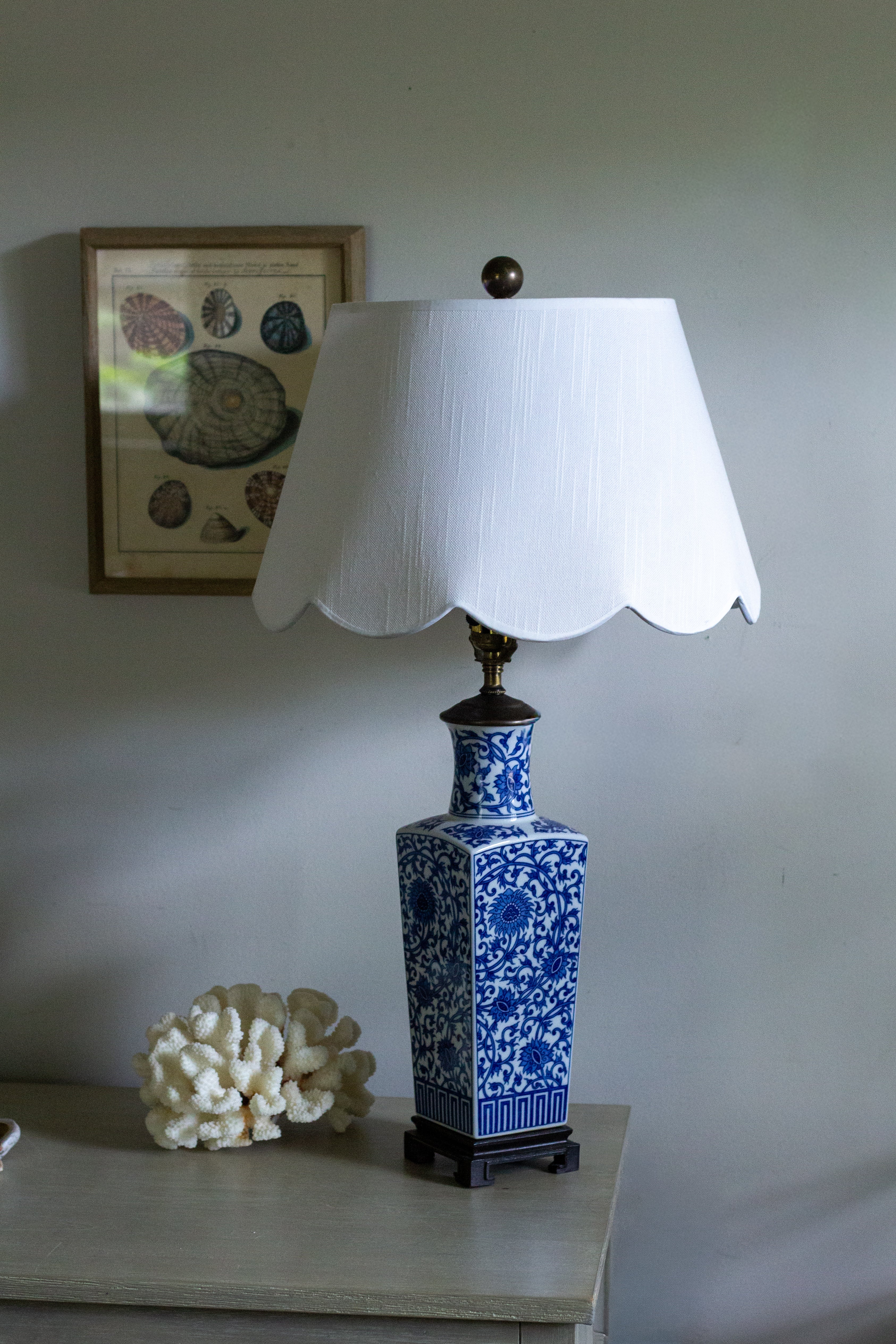 Vintage chinoiserie style lamp